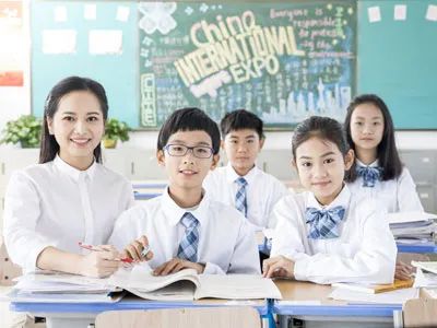 青少年们，第二外语免费公开课，来咯！@杭州同学，听说魔都的孩子都在学...(图1)